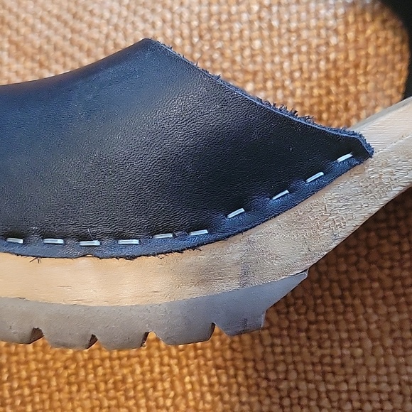 Mia black leather wood Swedish clogs 40 Wide - Picture 6 of 6